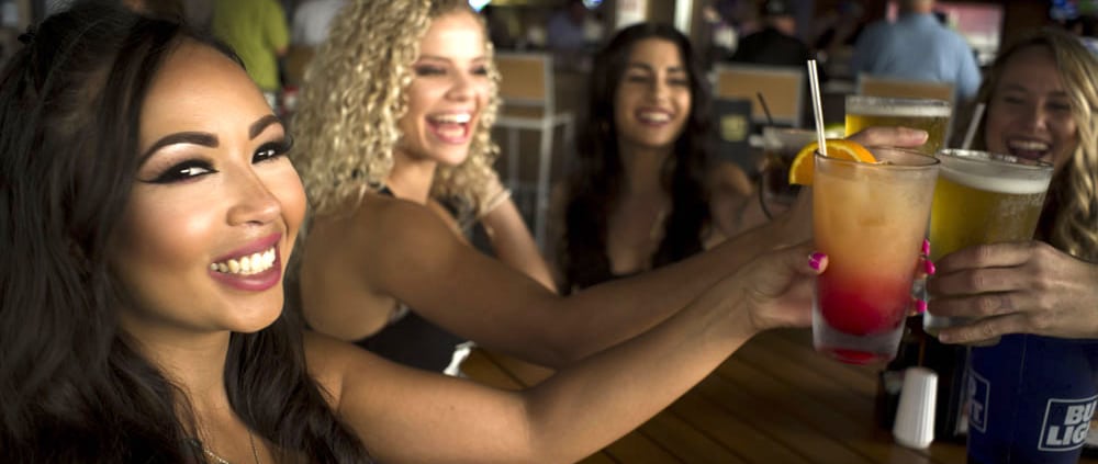 🌟 Why Wine & Canvas Orlando Should Be Your Next Night Out